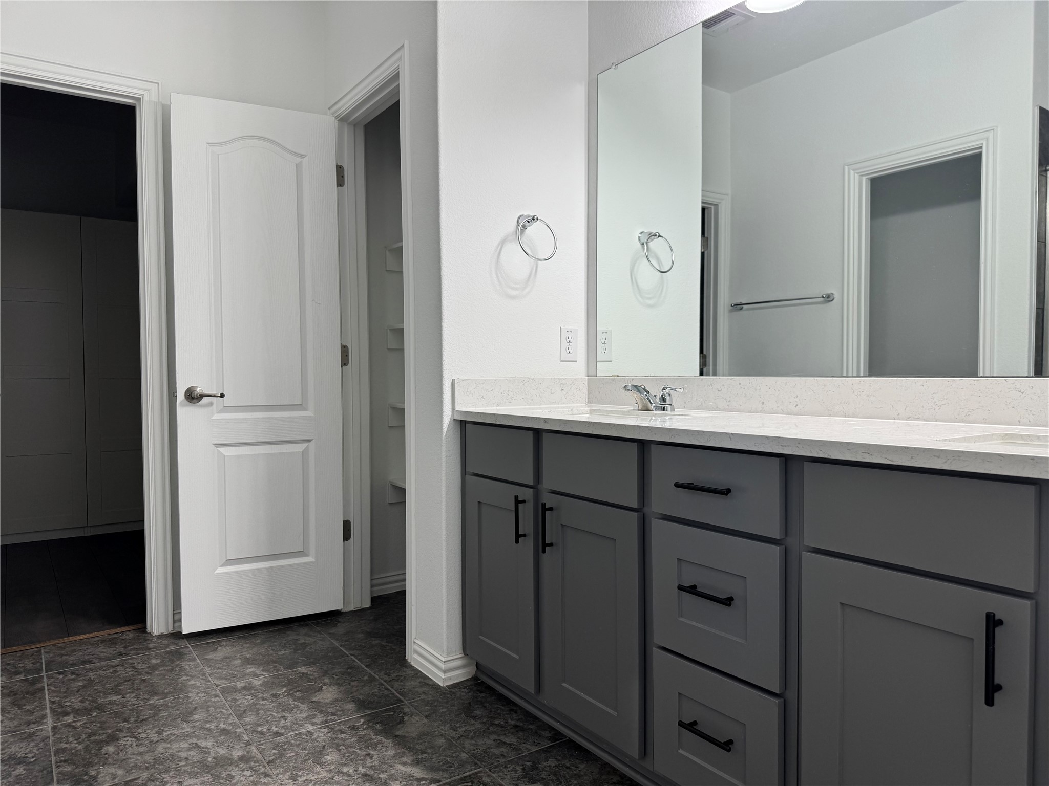 623 Pheasant Hill Lane Georgetown, TX 78628 - Photo 8 of 17 Full bath featuring double vanity and a closet