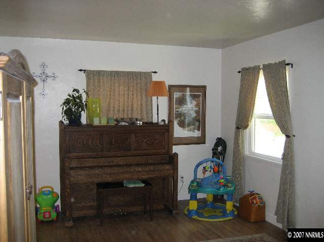 950 Williams Avenue Reno, NV 89503 - Photo 3 of 9 a living room with furniture and window