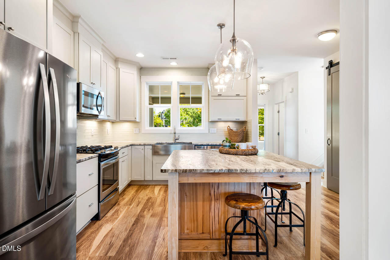 20 Cardinal Ridge Road Chapel Hill, NC 27516 - Photo 10 of 77 PaUpgraded Cabinetry to the Ceiling