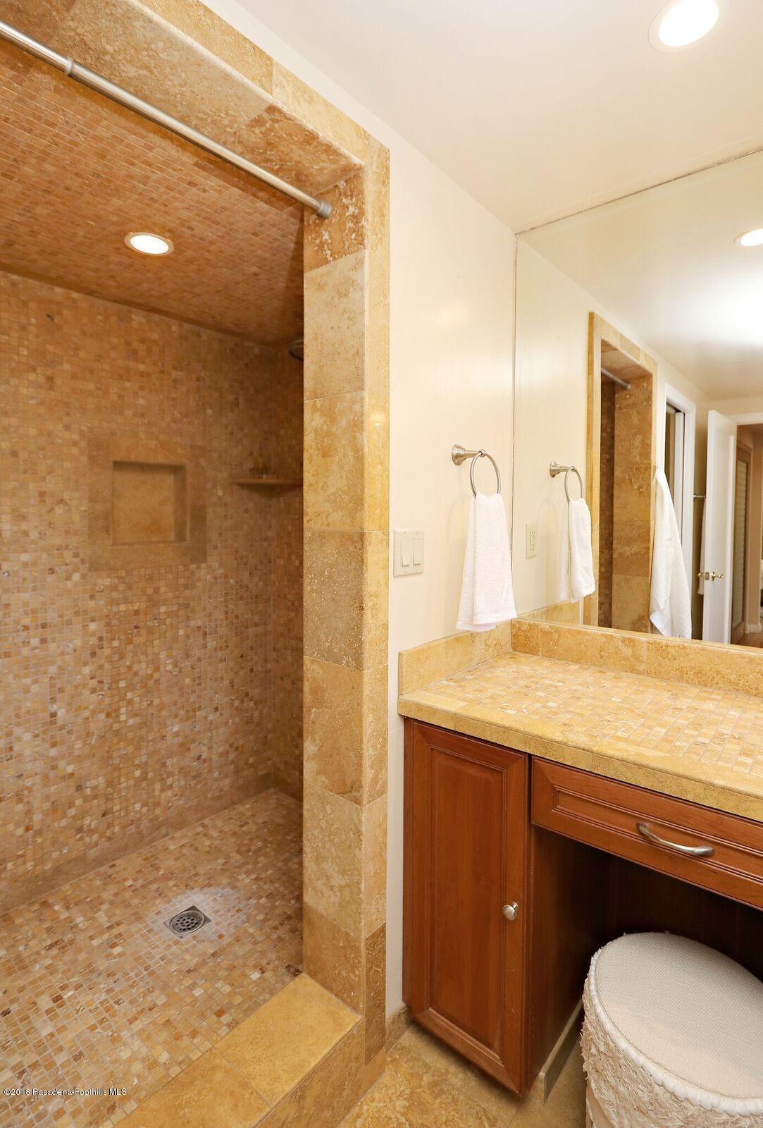 65 North Arroyo Boulevard Pasadena, CA 91105 - Photo 12 of 30 10