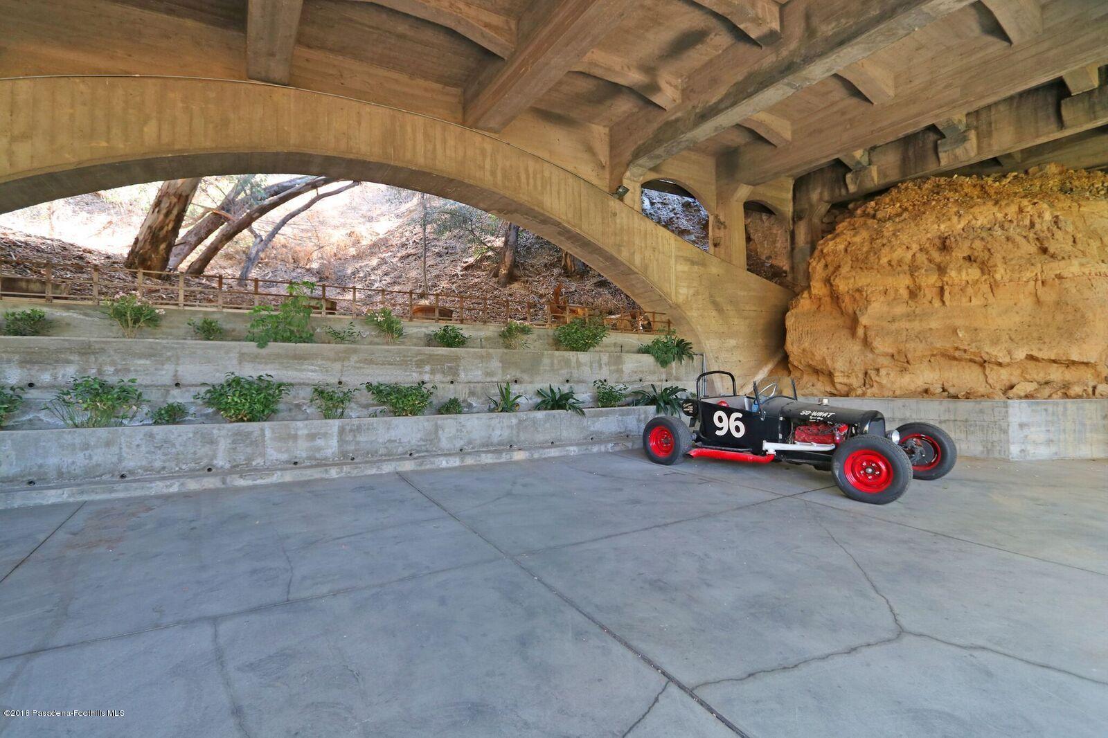 65 North Arroyo Boulevard Pasadena, CA 91105 - Photo 4 of 30 30