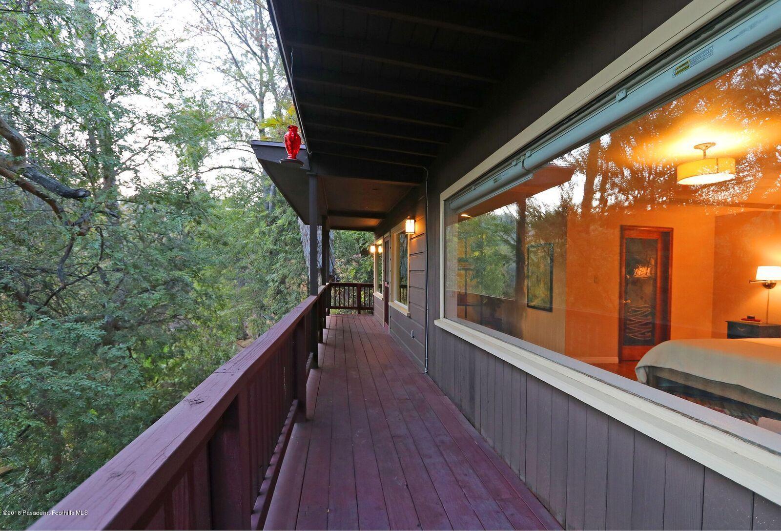 65 North Arroyo Boulevard Pasadena, CA 91105 - Photo 9 of 30 21