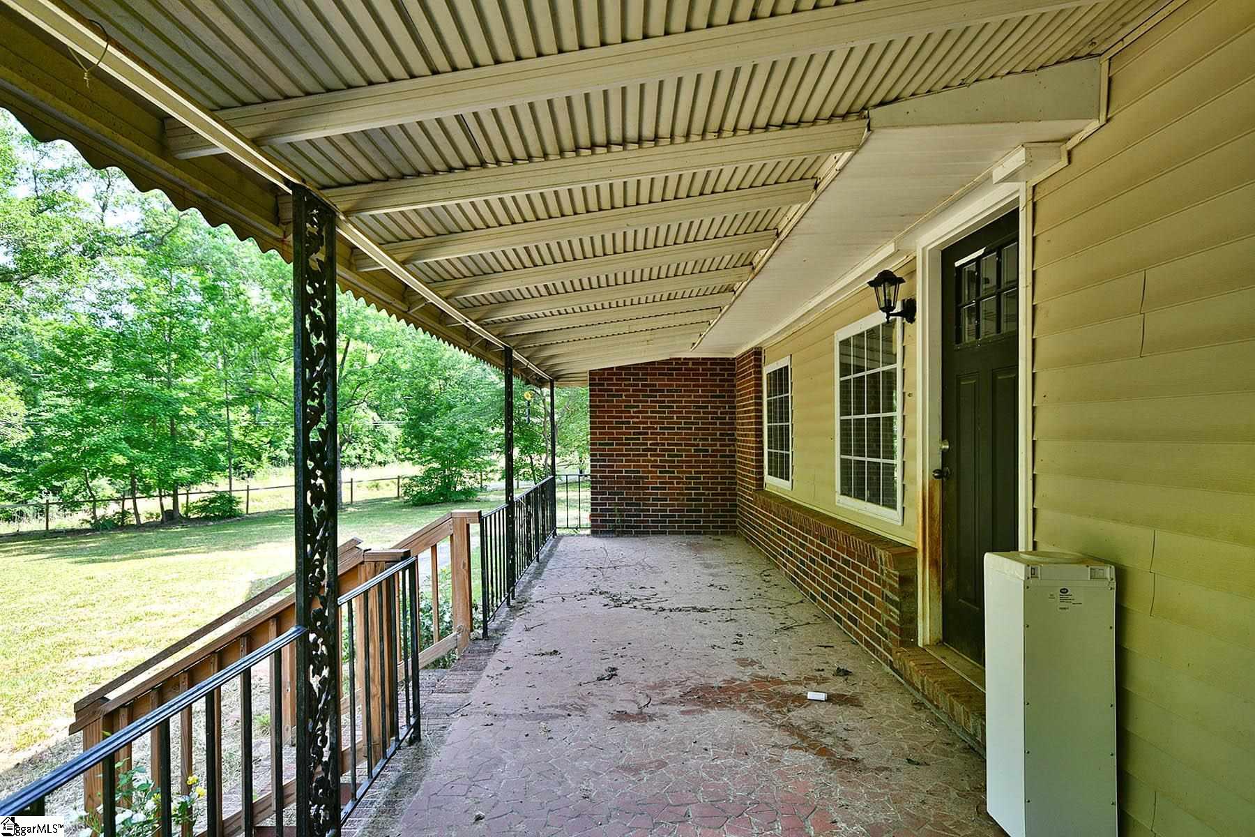 704 Powers Road Laurens, SC 29360 - Photo 4 of 36 Gallery Image 4