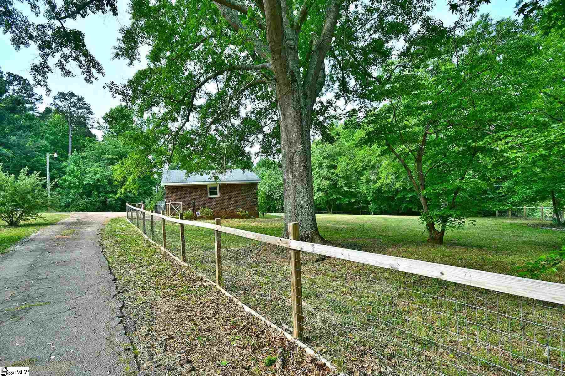 704 Powers Road Laurens, SC 29360 - Photo 6 of 36 Gallery Image 6