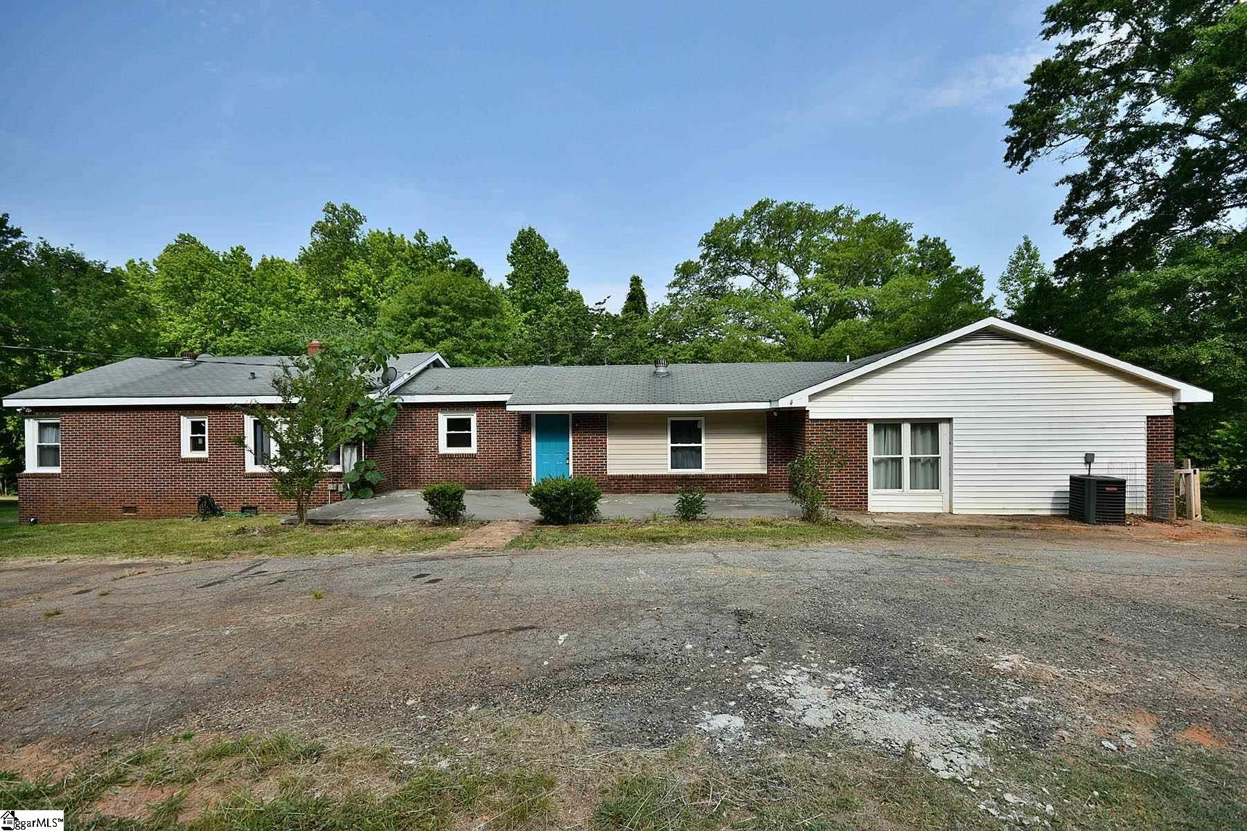 704 Powers Road Laurens, SC 29360 - Photo 7 of 36 Gallery Image 7