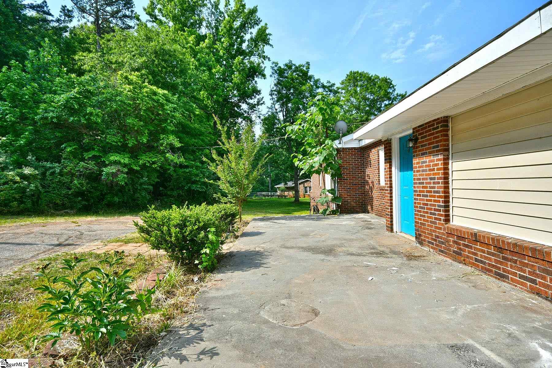 704 Powers Road Laurens, SC 29360 - Photo 8 of 36 Gallery Image 8
