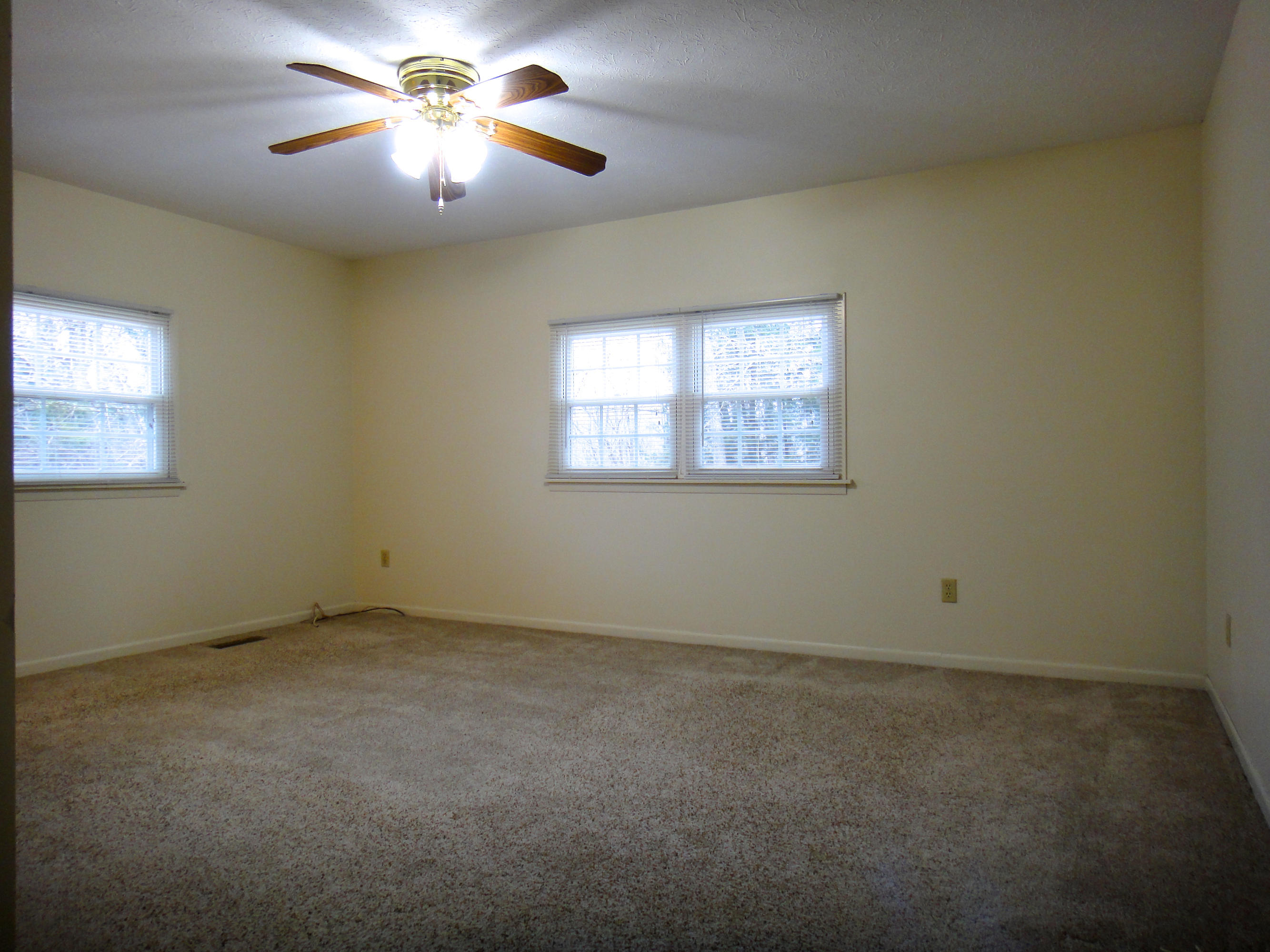 220 Outer Drive Oak Ridge, TN 37830 - Photo 10 of 18 DSC02001 - Version 2