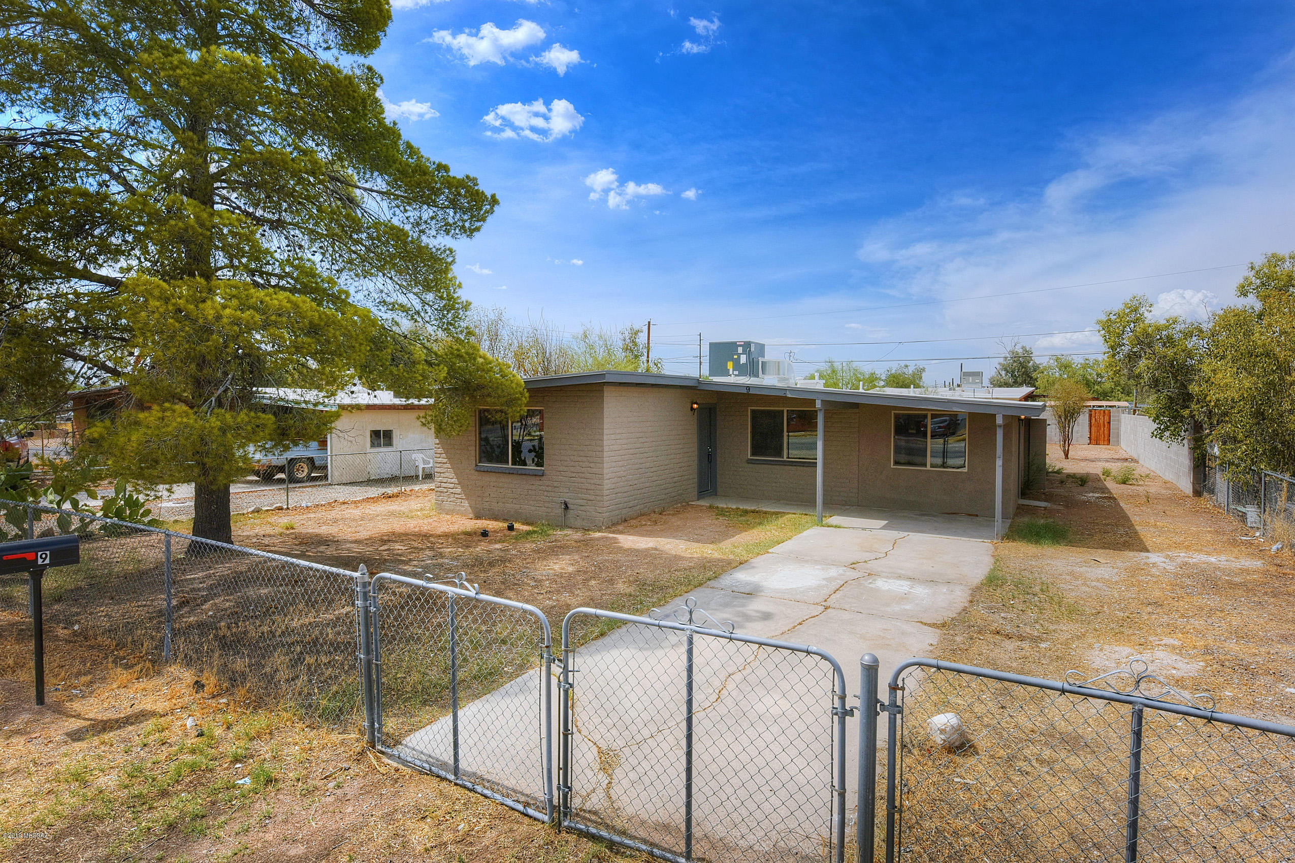 9 East Corona Road Tucson, AZ 85756 - Photo 1 of 22 Gallery Image 1