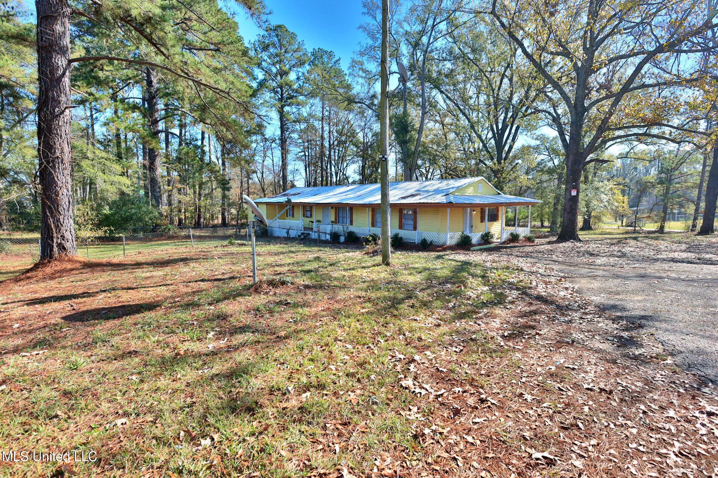 2425 Davis Road Byram, MS 39170 - Photo 6 of 19 2425