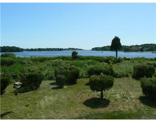 25 Timothy Drive Westerly, RI 02891 - Photo 5 of 20 View.