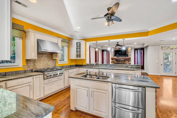 $799,950 | 1721 Walden Circle, Salem, VA 24153