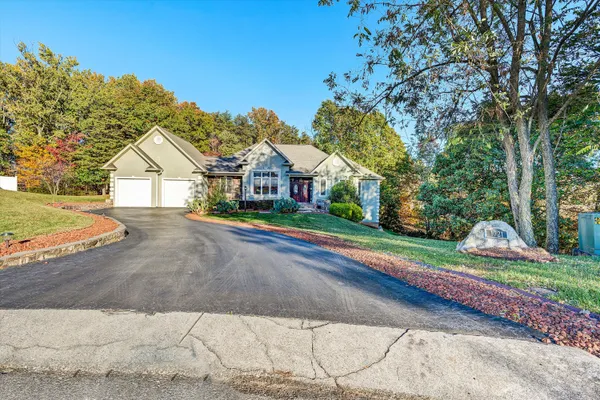 $799,950 | 1721 Walden Circle, Salem, VA 24153