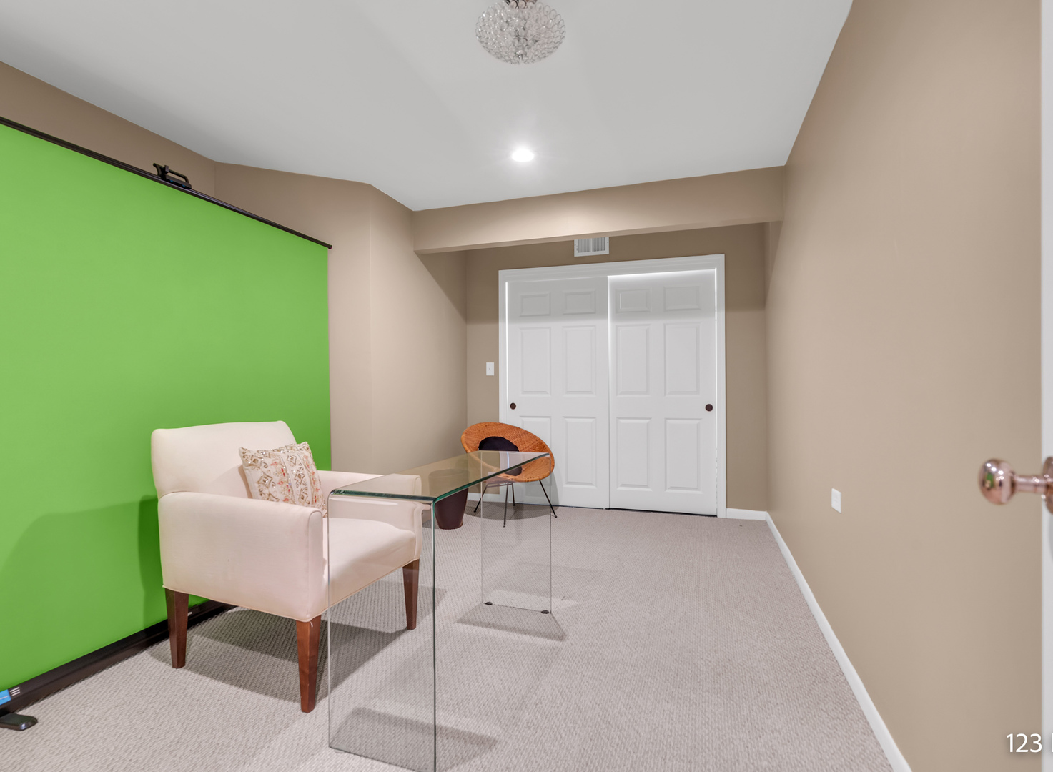 1754 Park Ridge Point, Unit 1754 Park Ridge, IL 60068 - Photo 32 of 39 a workspace with furniture and window