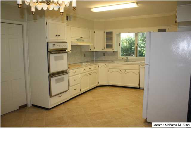 2504 Shades Crest Road Birmingham, AL 35209 - Photo 9 of 31