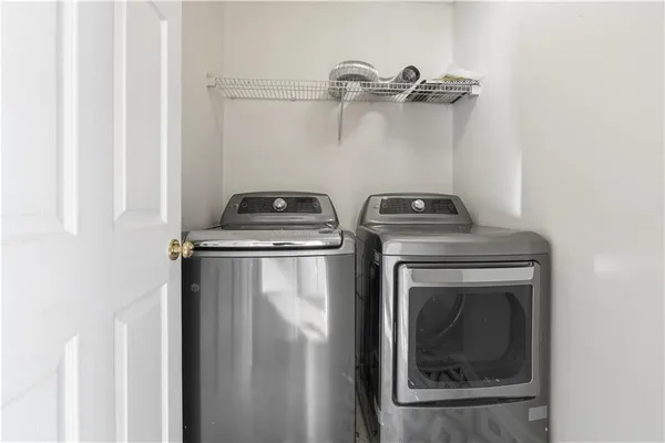 a close up view of a washer and dryer