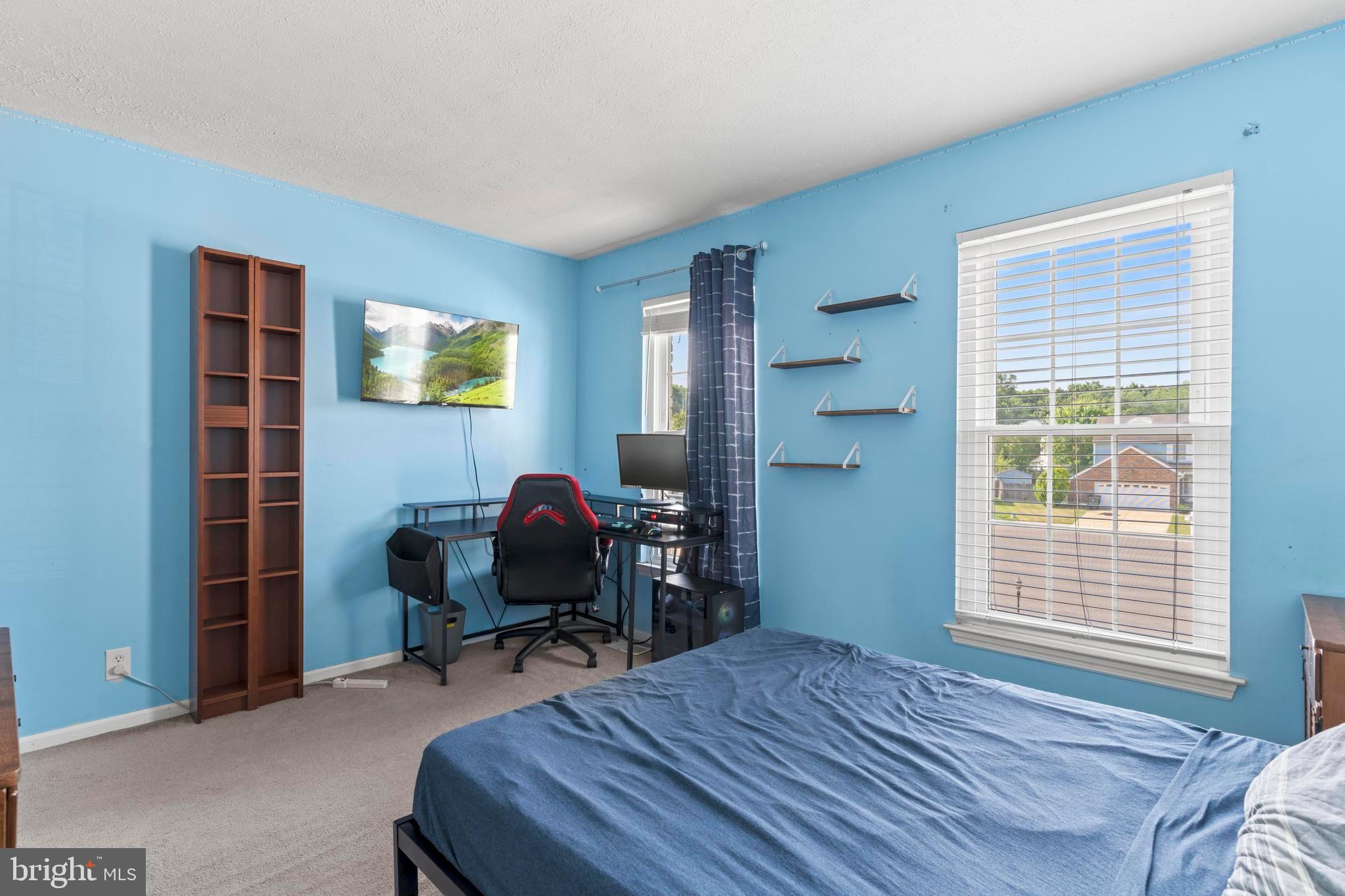 181 Aberdeen Road Williamstown, NJ 08094 - Photo 17 of 29 a bedroom with a workspace