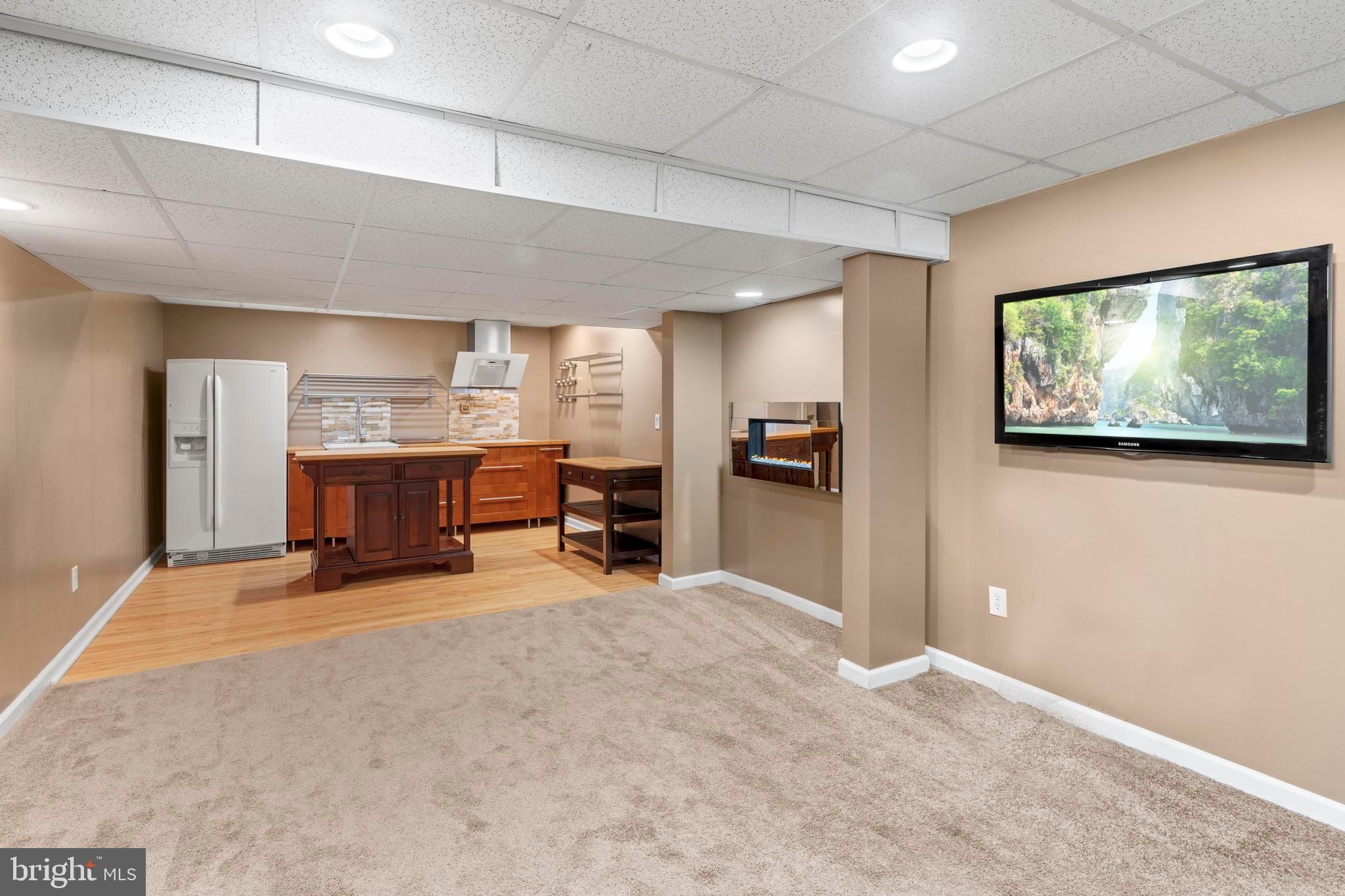 181 Aberdeen Road Williamstown, NJ 08094 - Photo 21 of 29 a view of a livingroom with furniture and windows