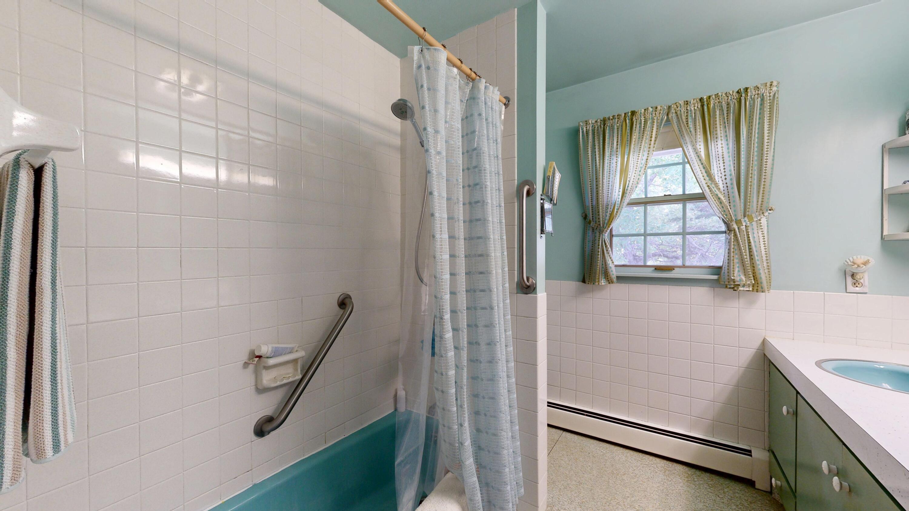 25 Orestis Way Lewiston, ME 04240 - Photo 18 of 42 Bathroom