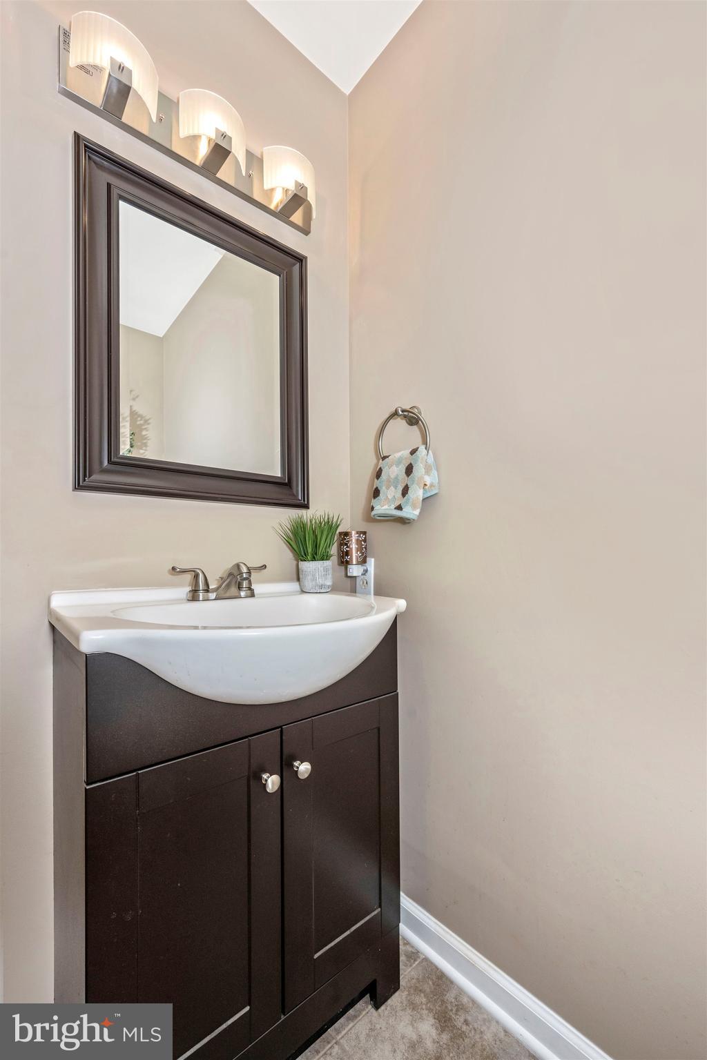 9735 Early Spring Way Columbia, MD 21046 - Photo 14 of 25 Powder Room