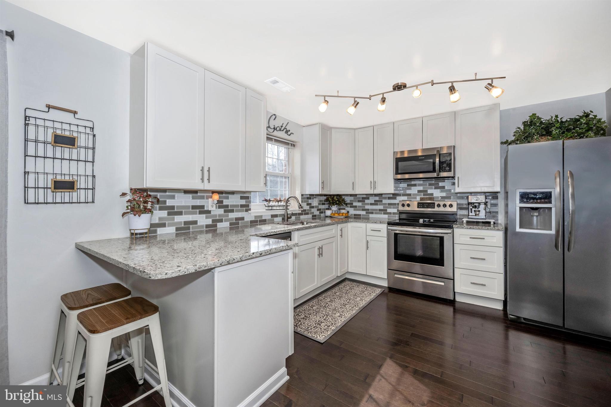 9735 Early Spring Way Columbia, MD 21046 - Photo 8 of 25 Completely Updated Kitchen