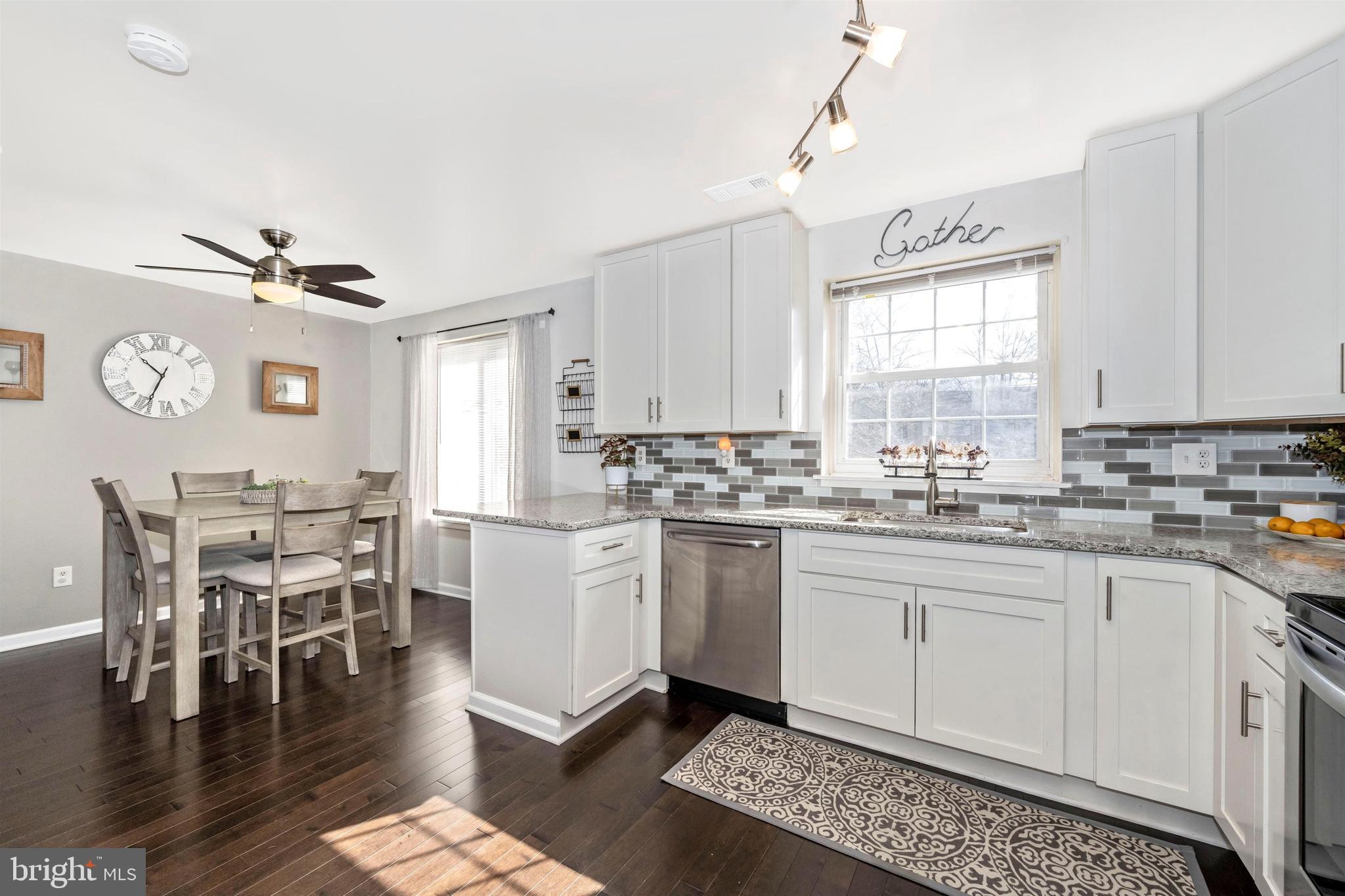9735 Early Spring Way Columbia, MD 21046 - Photo 9 of 25 Kitchen has Breakfast Area