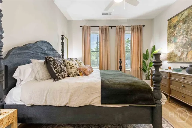 $2,329 | 1150 East Perry Lane, Unit B3, Savannah, GA 31401