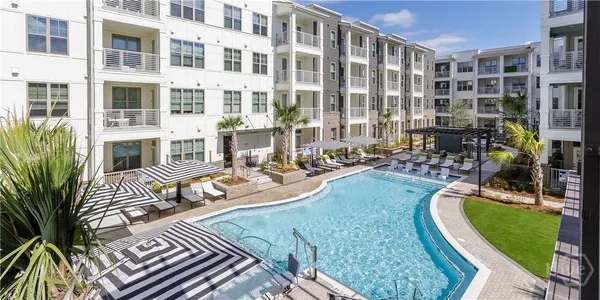 $2,499 | 1150 East Perry Lane, Unit B3, Savannah, GA 31401