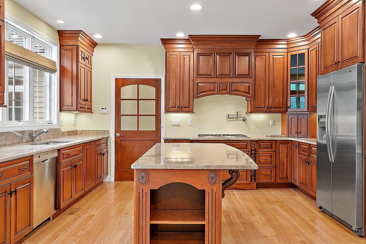 47 Silver Brook Road Salem, NH 03079 - Photo 7 of 40 Gallery Image 7