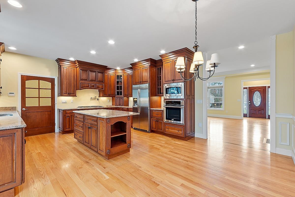 47 Silver Brook Road Salem, NH 03079 - Photo 8 of 40 Gallery Image 8