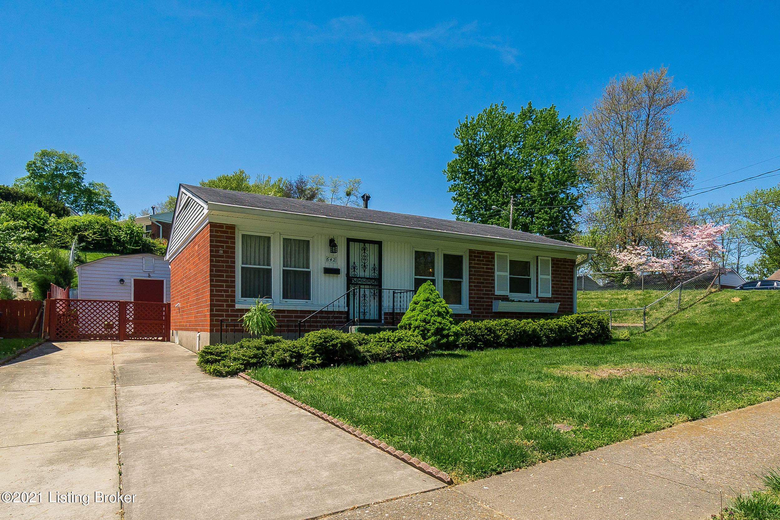 642 Emily Road Louisville, KY 40206 - Photo 3 of 32 Front View3