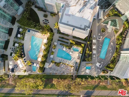 $899,000 | 13700 Marina Pointe Drive, Unit 314, Marina del Rey, CA 90292