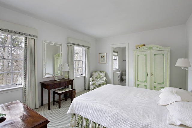 1111 Sunset Road Winnetka, IL 60093 - Photo 11 of 12 a bedroom with a bed table chair and a window