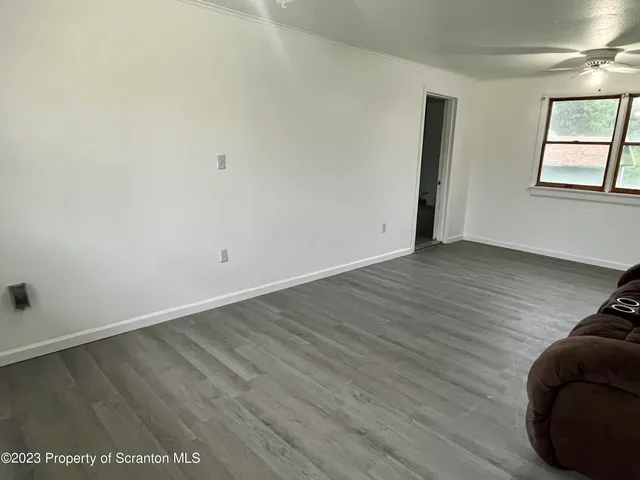 $1,700 | 513 Melrose Avenue, Clarks Summit, PA 18411