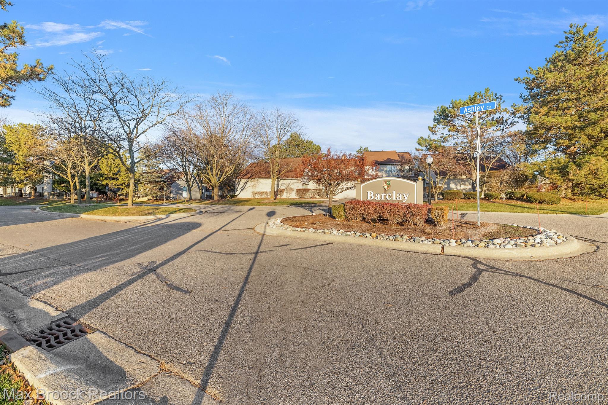 699 Charing Court Rochester, MI 48307 - Photo 24 of 24 Entrance to Barclay