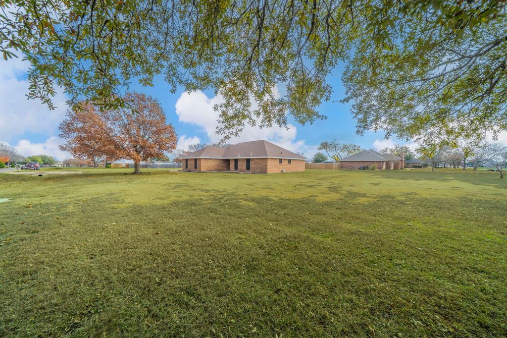1202 Panorama Loop Waxahachie, TX 75165 - Photo 22 of 26 View of green lawn
