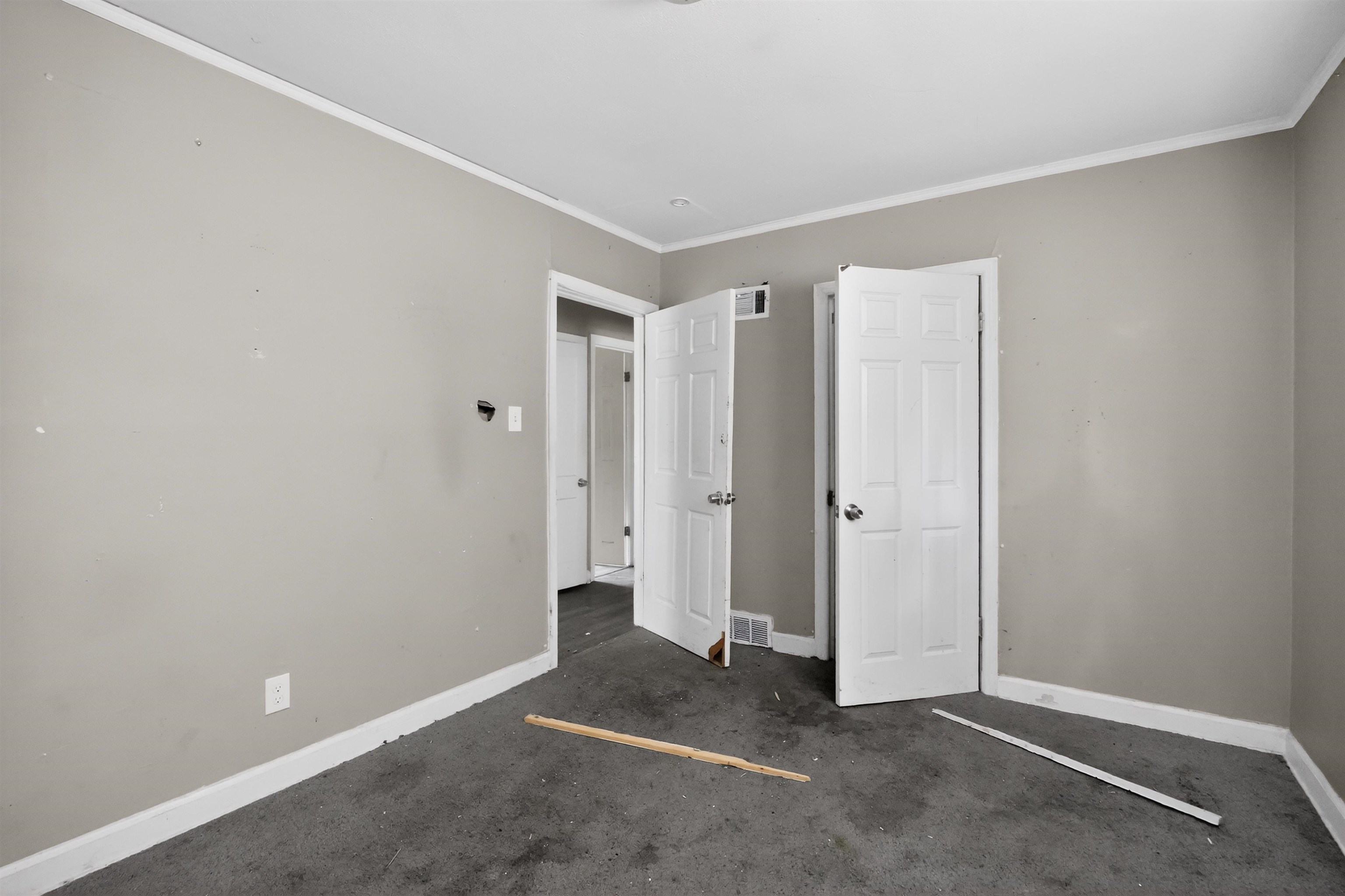 949 Sumter Street Memphis, TN 38122 - Photo 26 of 33 Neutral-toned interior room featuring two white six-panel doors and white baseboards