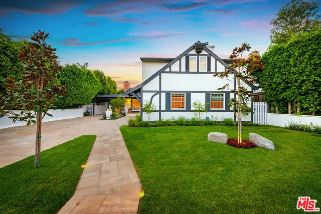 a view of a house with swimming pool and yard