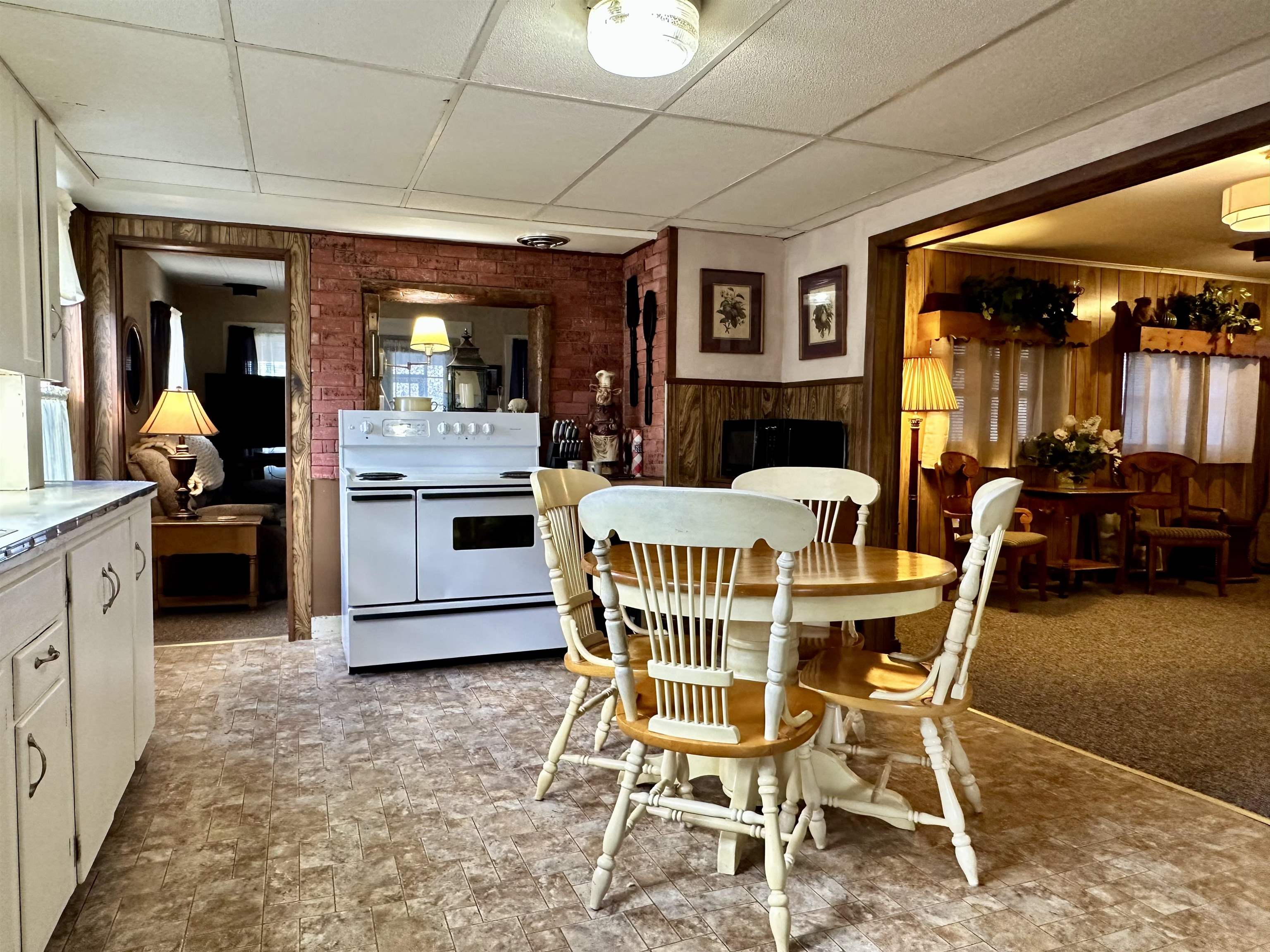 62 Hull Avenue Wallingford, VT 05773 - Photo 9 of 36