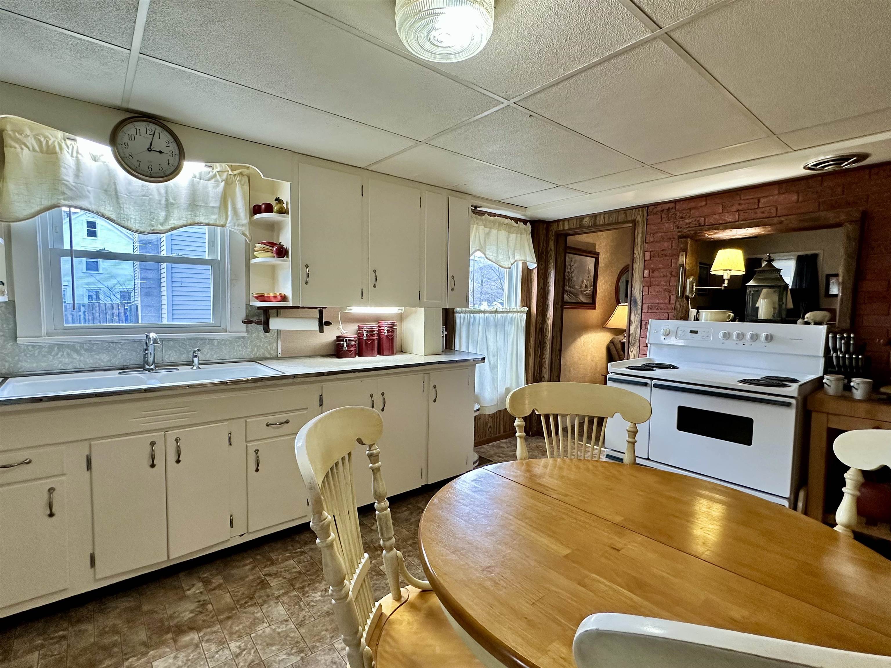 62 Hull Avenue Wallingford, VT 05773 - Photo 10 of 36