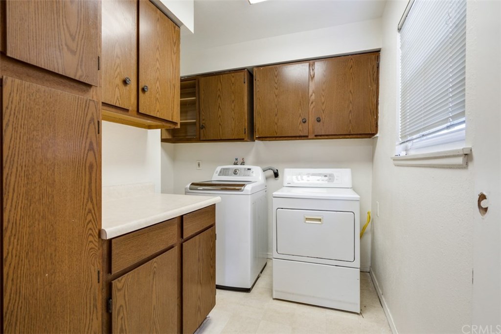 2091 Ridgeview Terrace Corona, CA 92882 - Photo 11 of 29 Large indoor Laundry Room