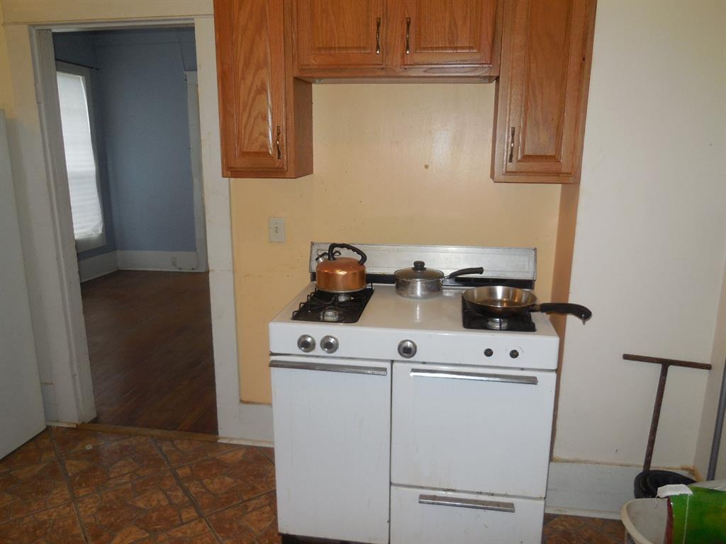 910 Sinclair Street Ranger, TX 76470 - Photo 8 of 21