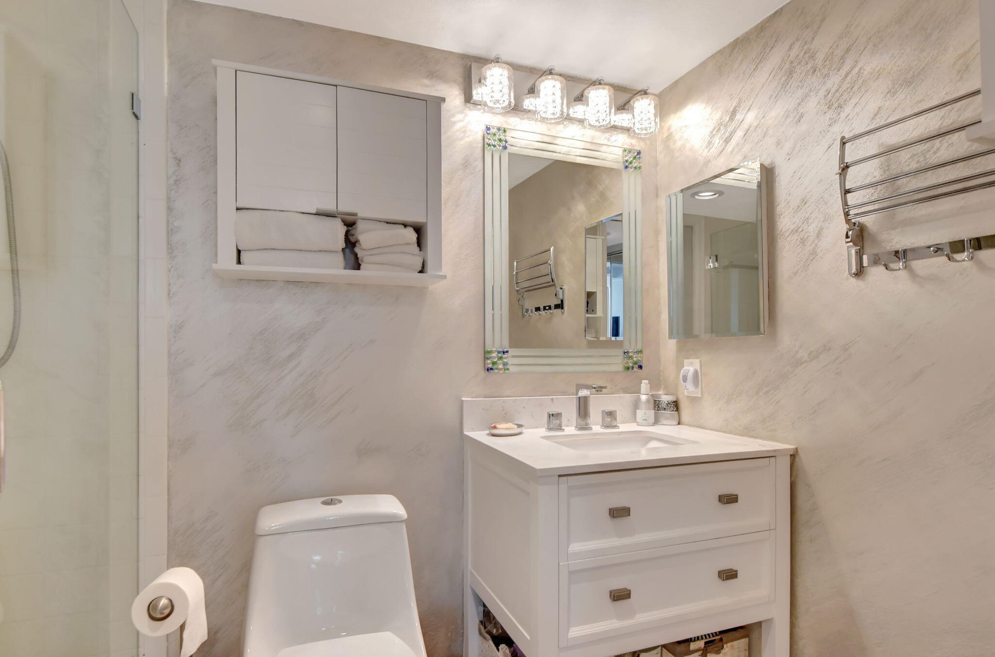 1923 Bridgewood Drive Boca Raton, FL 33434 - Photo 15 of 32 Primary Bathroom