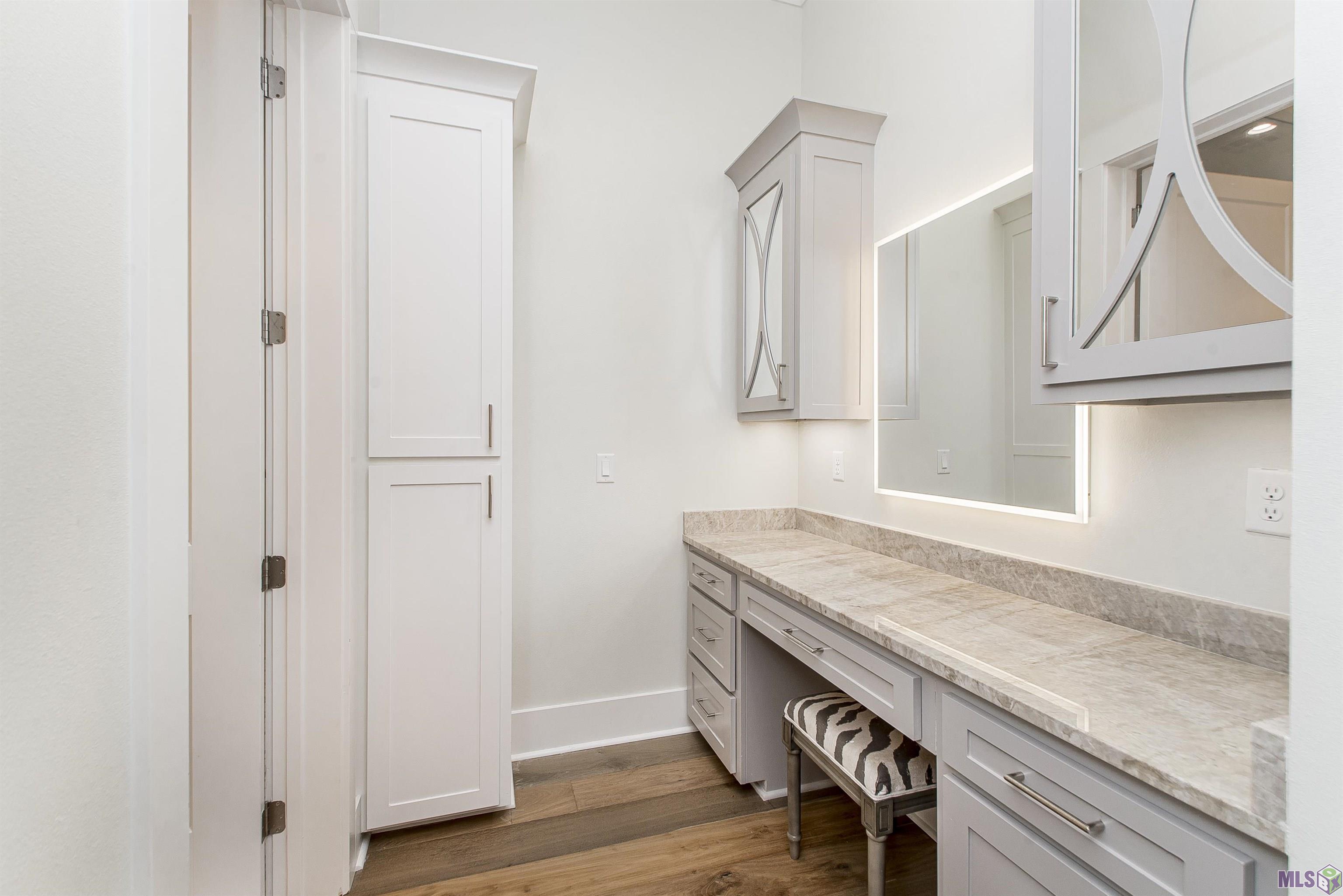 7940 Highland Road Baton Rouge, LA 70808 - Photo 28 of 60 Vanity - Master Bedroom