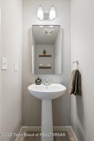 $615,000 | 365 Little Greys Loop, Etna, WY 83118