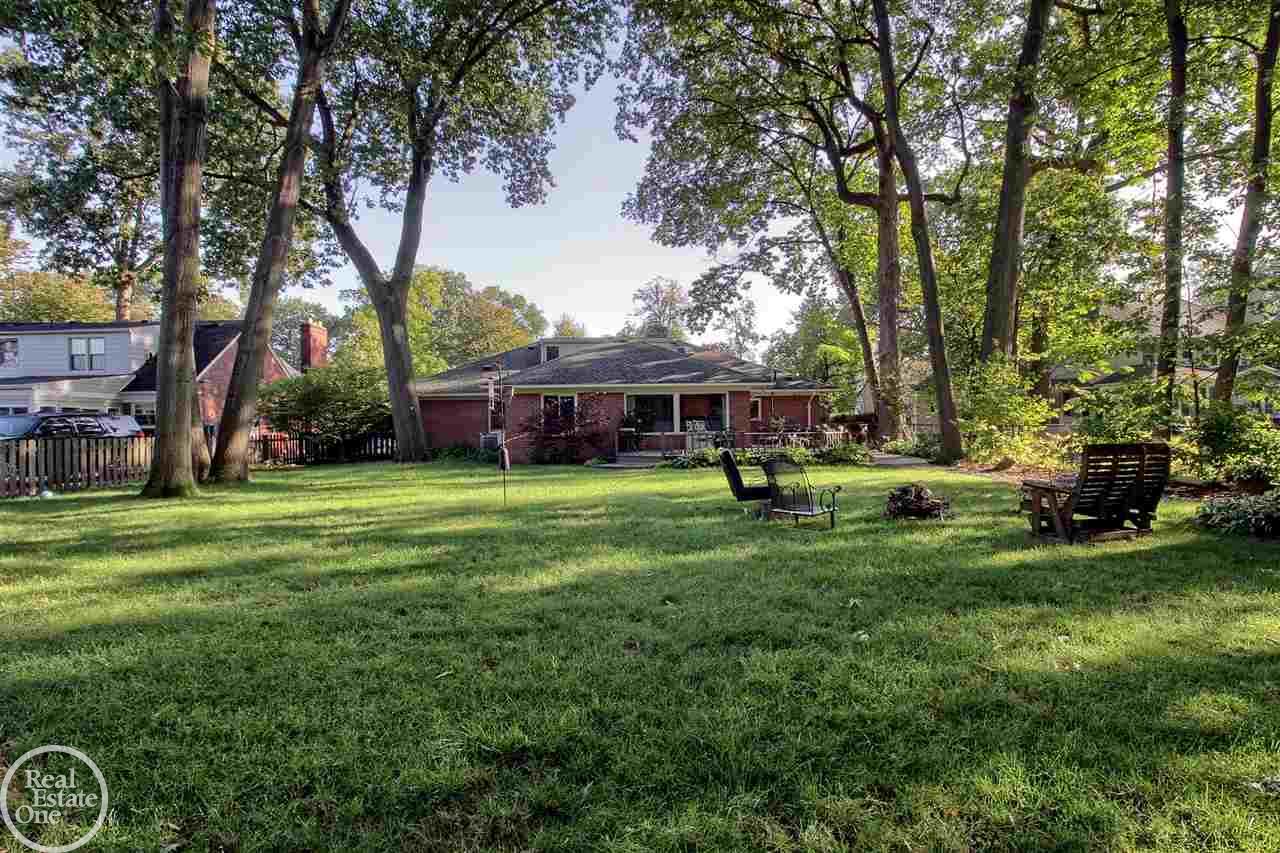 311 Cloverly Road Grosse Pointe, MI 48236 - Photo 33 of 34 31330708-32.JPG