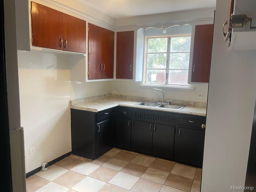 19351 Ryan Road Detroit, MI 48234 - Photo 11 of 18