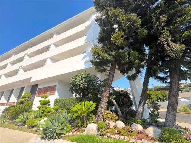 $3,995 | 100 Cliff Drive, Unit 15, Laguna Beach, CA 92651