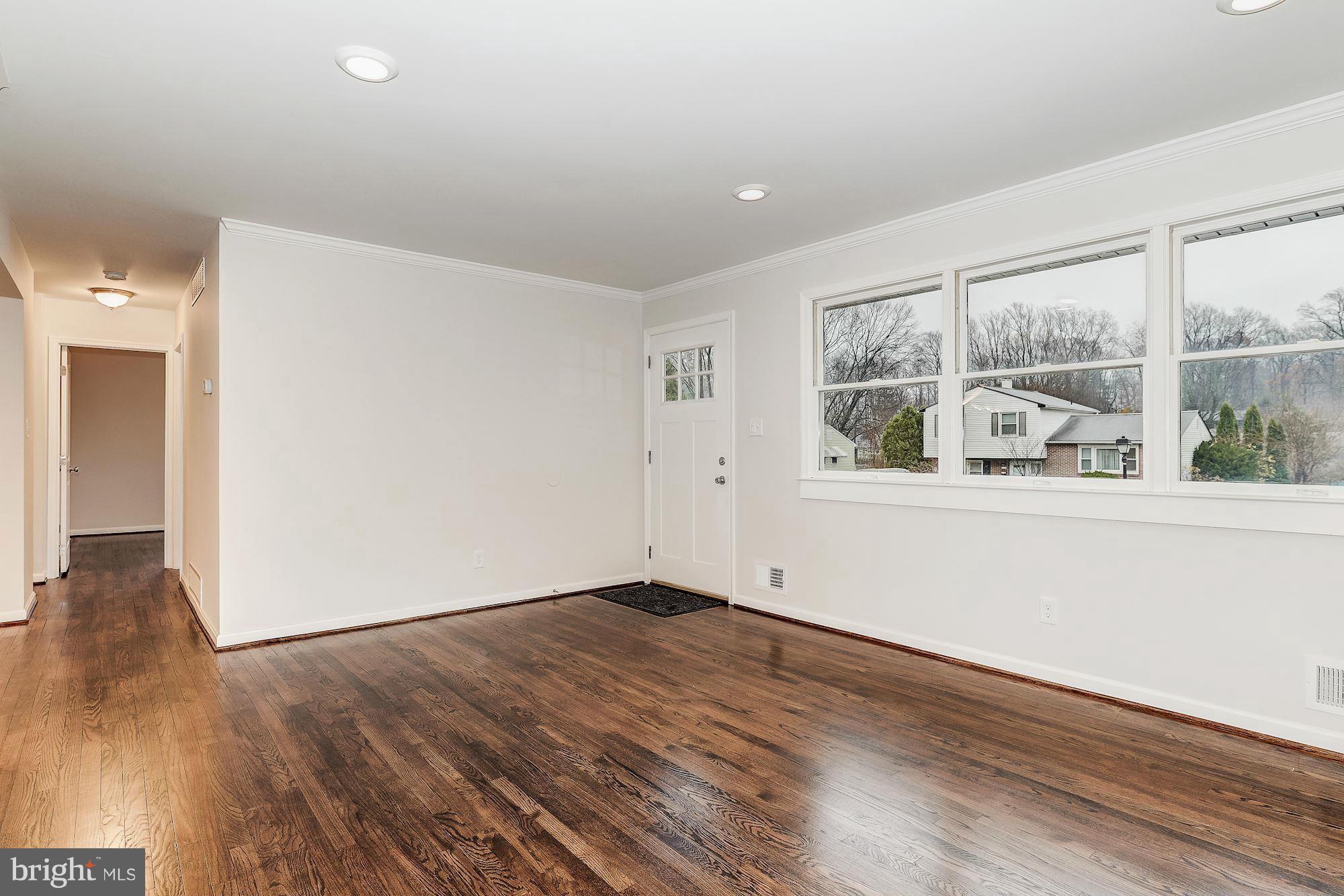 214 Highmeadow Road Reisterstown, MD 21136 - Photo 2 of 29 Living Room