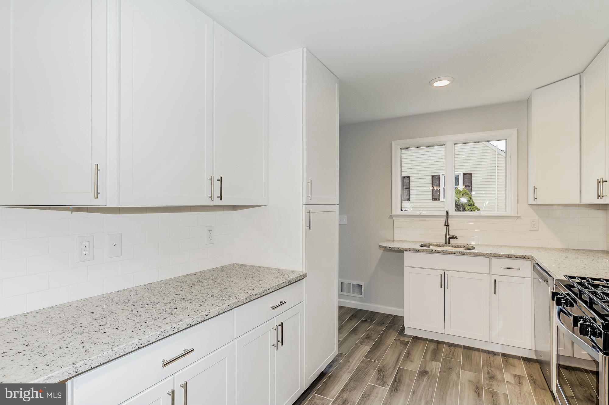 214 Highmeadow Road Reisterstown, MD 21136 - Photo 9 of 29 42" cabinets