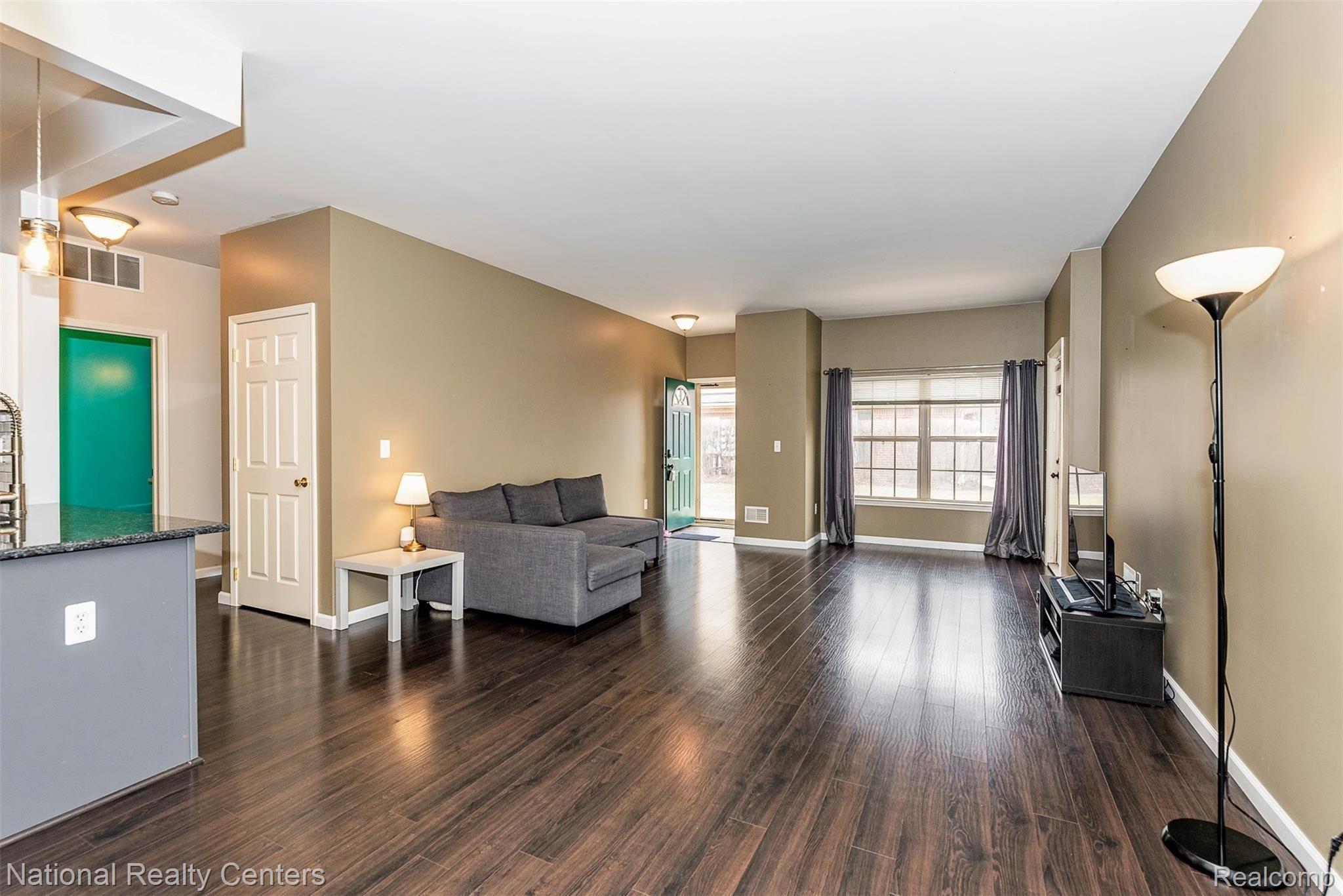 11740 Farmington Road Livonia, MI 48150 - Photo 14 of 31 DSC_9927.jpg